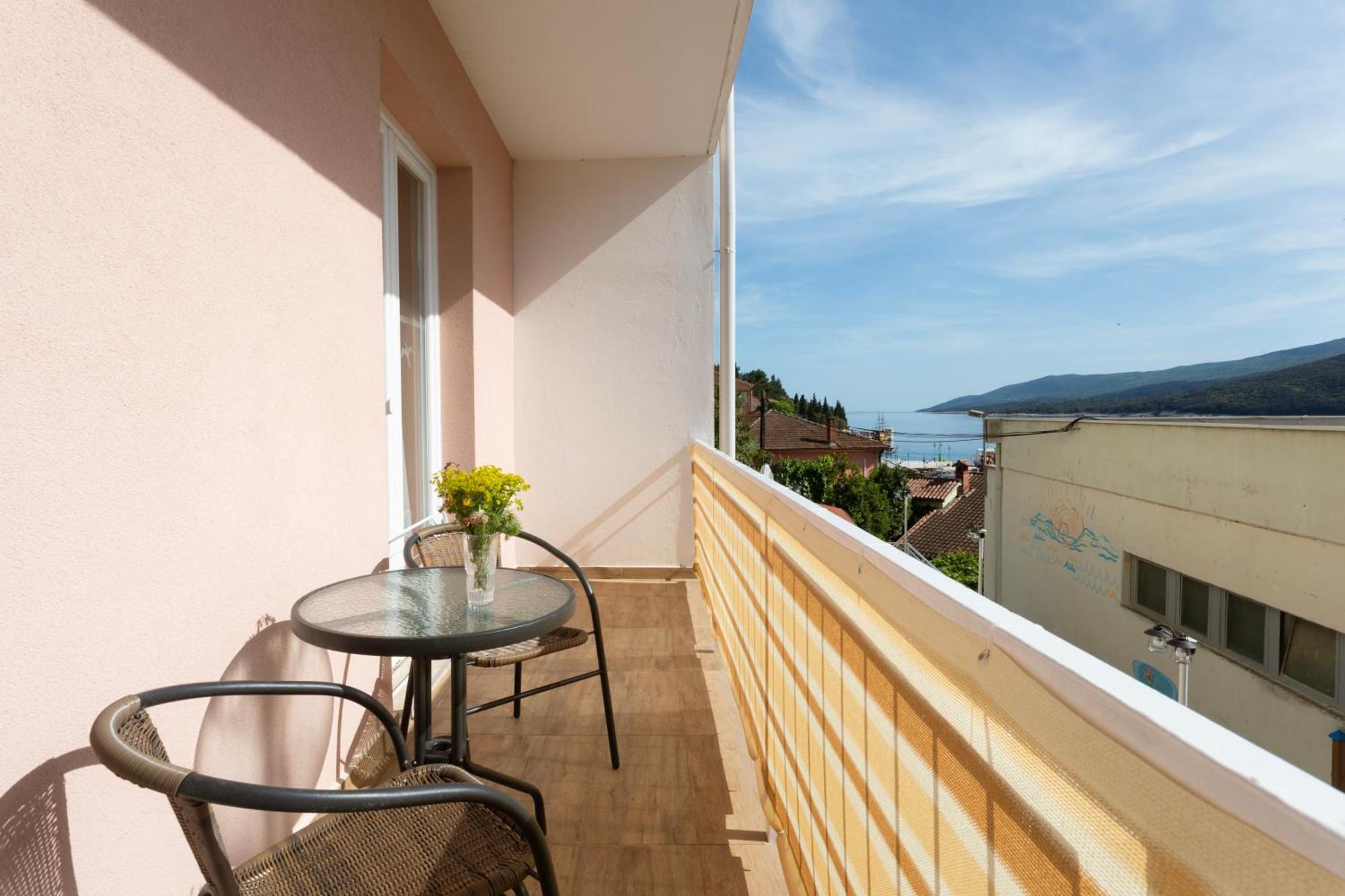 Apartments Galeb Rabac Exterior foto